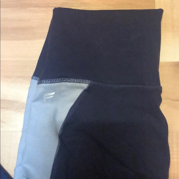 Fabletics Mila High Waisted Pocket Capri - Picture 2 of 4